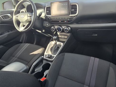 Used 2025 Hyundai Venue SEL image 28
