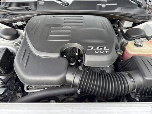 Used 2022 Dodge Challenger SXT image 30