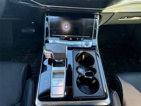 Used 2024 Audi Q8 Prestige image 11