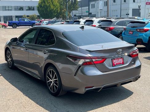 Used 2022 Toyota Camry SE w/ Carpet Mat Package (TMS) FWD image 5