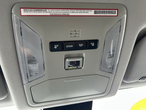 Used 2021 Toyota RAV4 LE AWD/4WD image 31