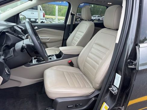 Used 2019 Ford Escape Titanium AWD/4WD image 9