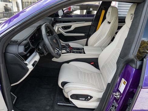 Used 2025 Lamborghini Urus SE image 40