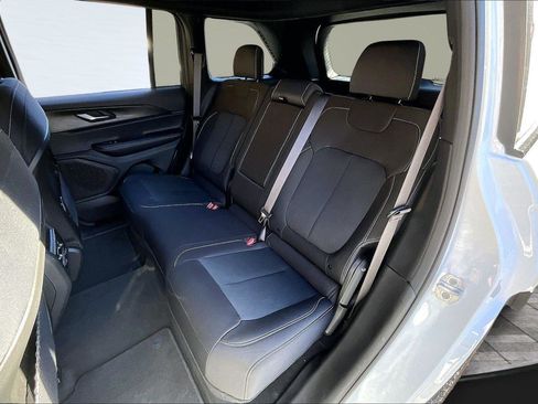 Used 2025 Jeep Grand Cherokee Laredo w/ Luxury Tech Group I image 27