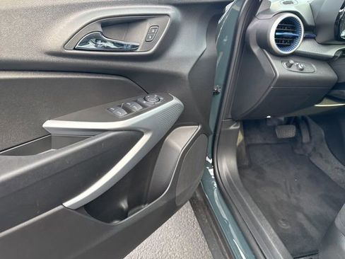 Certified 2025 Chevrolet Trax LS image 15