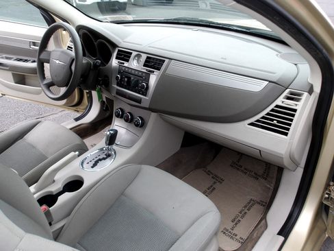 Used 2010 Chrysler Sebring Touring image 13