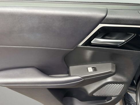 Used 2024 Mitsubishi Outlander SE image 17