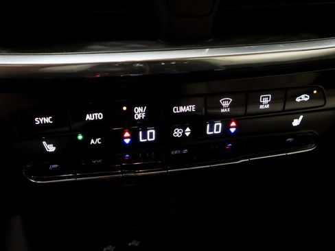 Used 2024 Buick Encore GX Avenir w/ Avenir Technology Package image 33