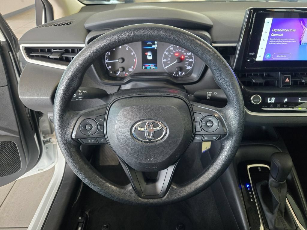 Used 2025 Toyota Corolla LE FWD image 28