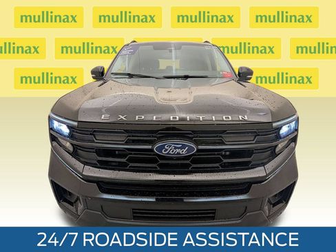 Used 2025 Ford Expedition Active RWD image 15