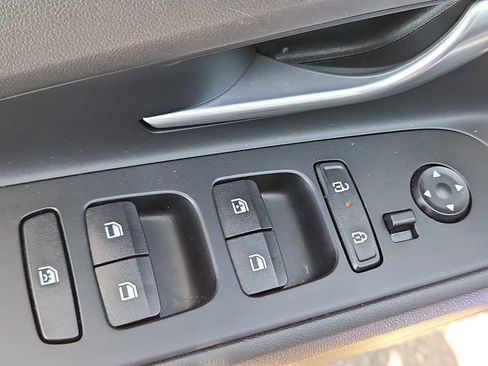 Certified 2025 Hyundai Elantra SEL FWD image 17