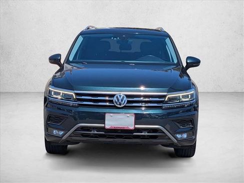 Used 2018 Volkswagen Tiguan SEL Premium FWD image 2