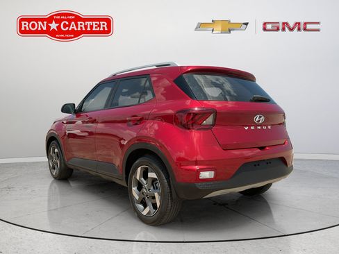 Used 2024 Hyundai Venue Limited FWD image 4