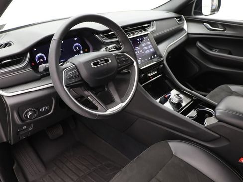 Used 2023 Jeep Grand Cherokee L Laredo image 14