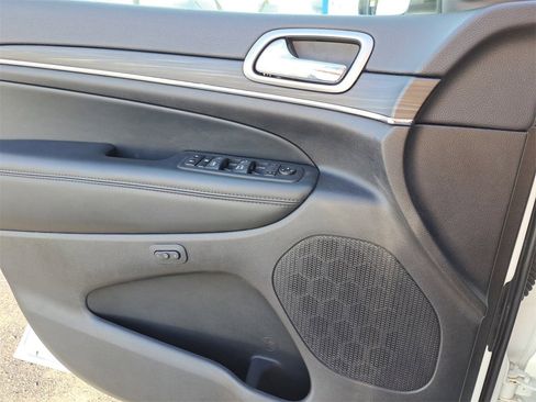 Used 2019 Jeep Grand Cherokee Limited image 18