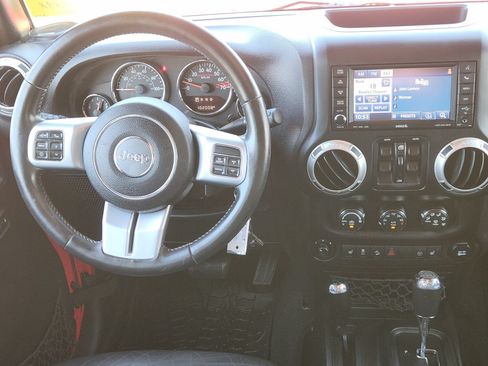 Used 2015 Jeep Wrangler Unlimited Rubicon AWD/4WD image 30
