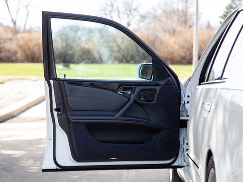 Used 2000 Mercedes-Benz E 55 AMG Sedan image 26