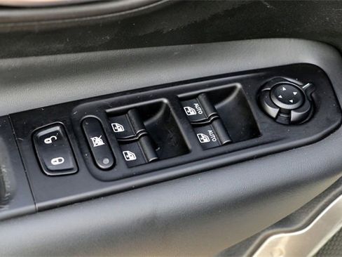 Used 2021 Jeep Renegade Limited w/ Sun & Sound Group image 22