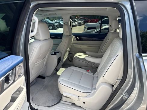 Used 2025 Buick Enclave Avenir w/ Super Cruise Package FWD image 8
