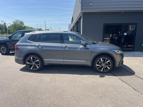 Used 2024 Volkswagen Tiguan SEL R-Line AWD/4WD image 2