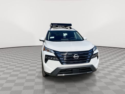 Certified 2025 Nissan Rogue SL w/ Tech Package FWD image 3