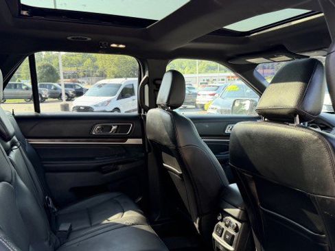 Used 2019 Ford Explorer Limited w/ Class III Trailer Tow Package FWD image 18