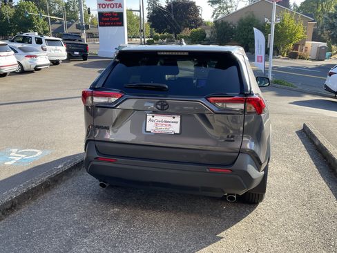 Certified 2024 Toyota RAV4 LE AWD/4WD image 5