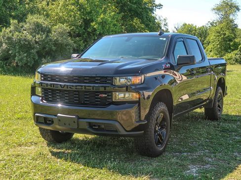 Used 2021 Chevrolet Silverado 1500 Custom Trail Boss w/ Midnight Edition AWD/4WD image 4
