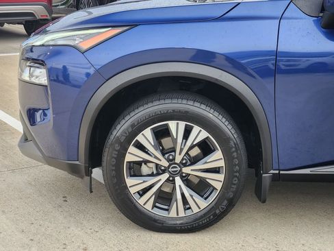 Used 2023 Nissan Rogue SV FWD image 8