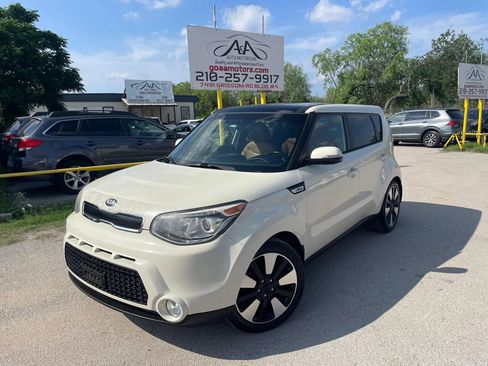 Used 2015 Kia Soul ! w/ Sun & Sound Package FWD image 1