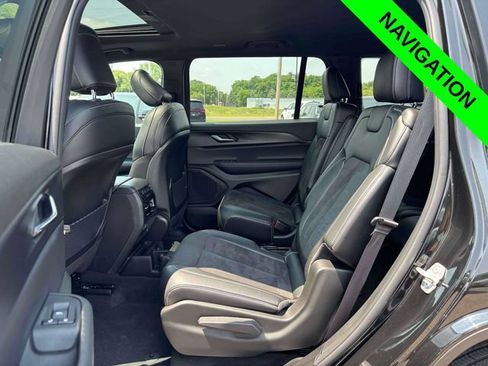 Used 2025 Jeep Grand Cherokee L Altitude AWD/4WD image 24