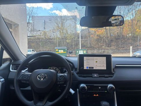 Used 2025 Toyota RAV4 LE image 33