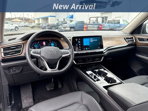 Used 2025 Volkswagen Atlas SE image 6
