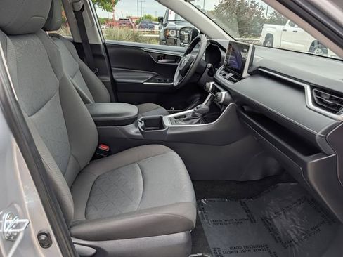 Used 2025 Toyota RAV4 XLE FWD image 30