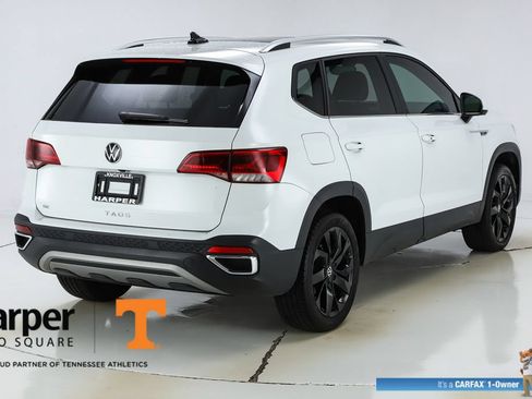 Used 2023 Volkswagen Taos SE w/ Panoramic Sunroof Package FWD image 9