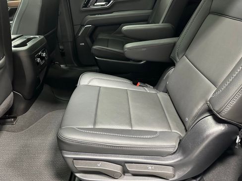 Used 2025 GMC Yukon XL Denali w/ Sun & Power Step Package image 41