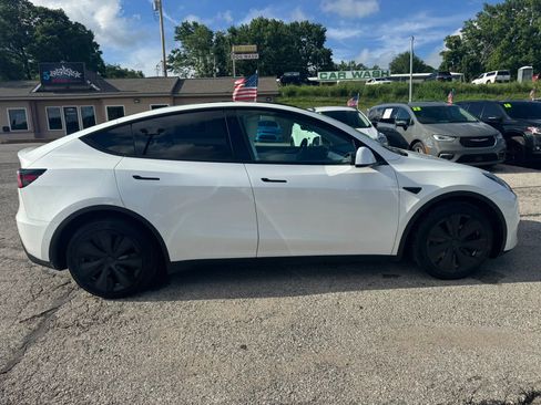 Used 2021 Tesla Model Y Long Range AWD/4WD image 2