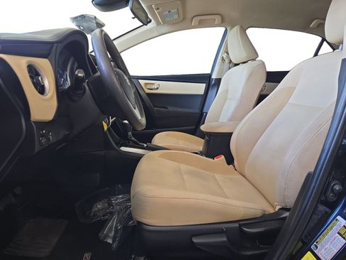 Used 2018 Toyota Corolla LE FWD image 12