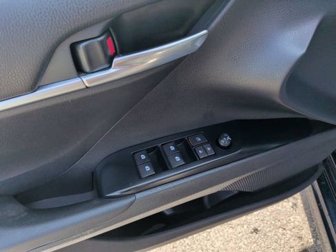 Used 2018 Toyota Camry SE FWD image 10