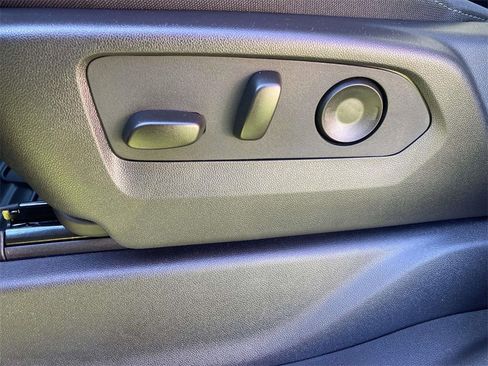 New 2026 GMC Sierra 1500 Elevation image 17