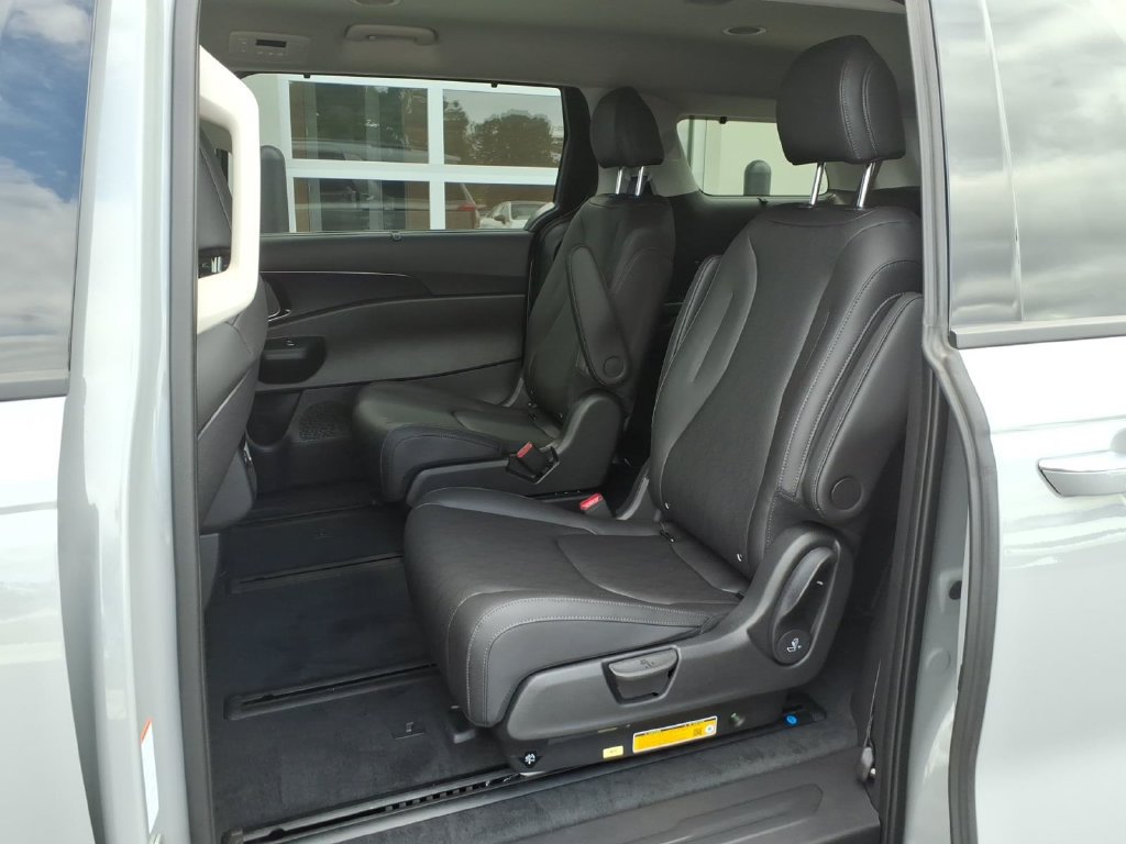New 2027 Kia Carnival EX FWD image 10
