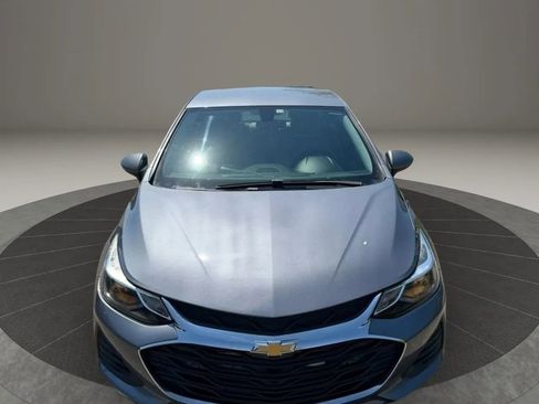 Used 2019 Chevrolet Cruze LT w/ Convenience Package FWD image 3
