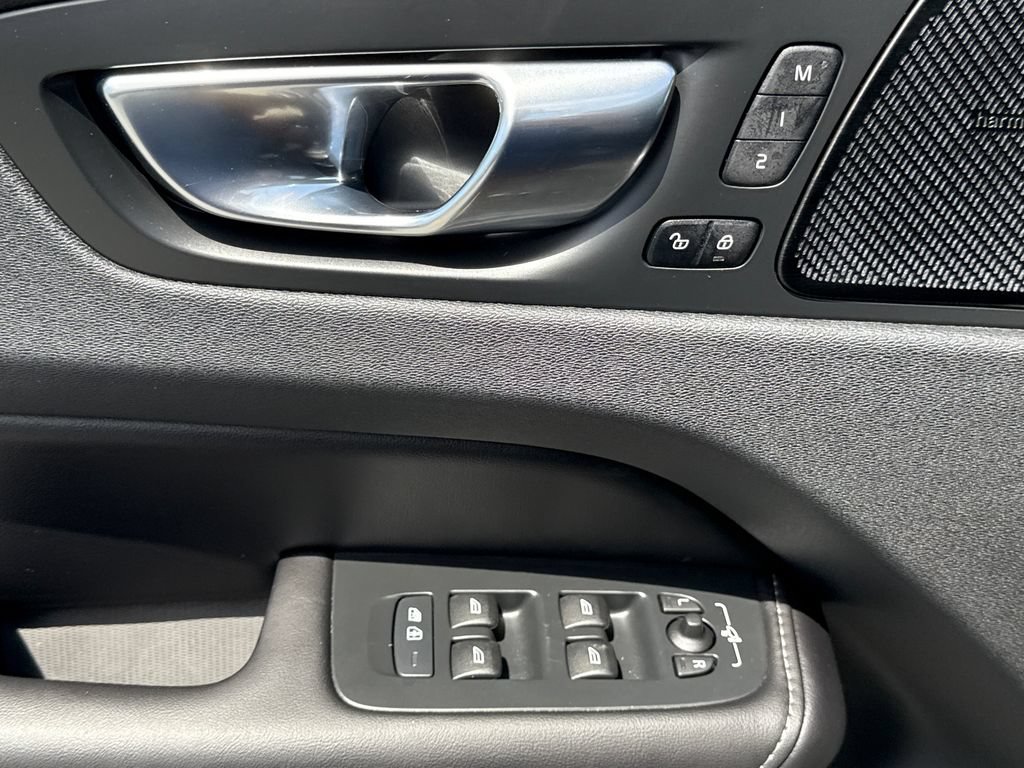 Used 2023 Volvo XC60 B5 Ultimate w/ Climate Package AWD/4WD image 24