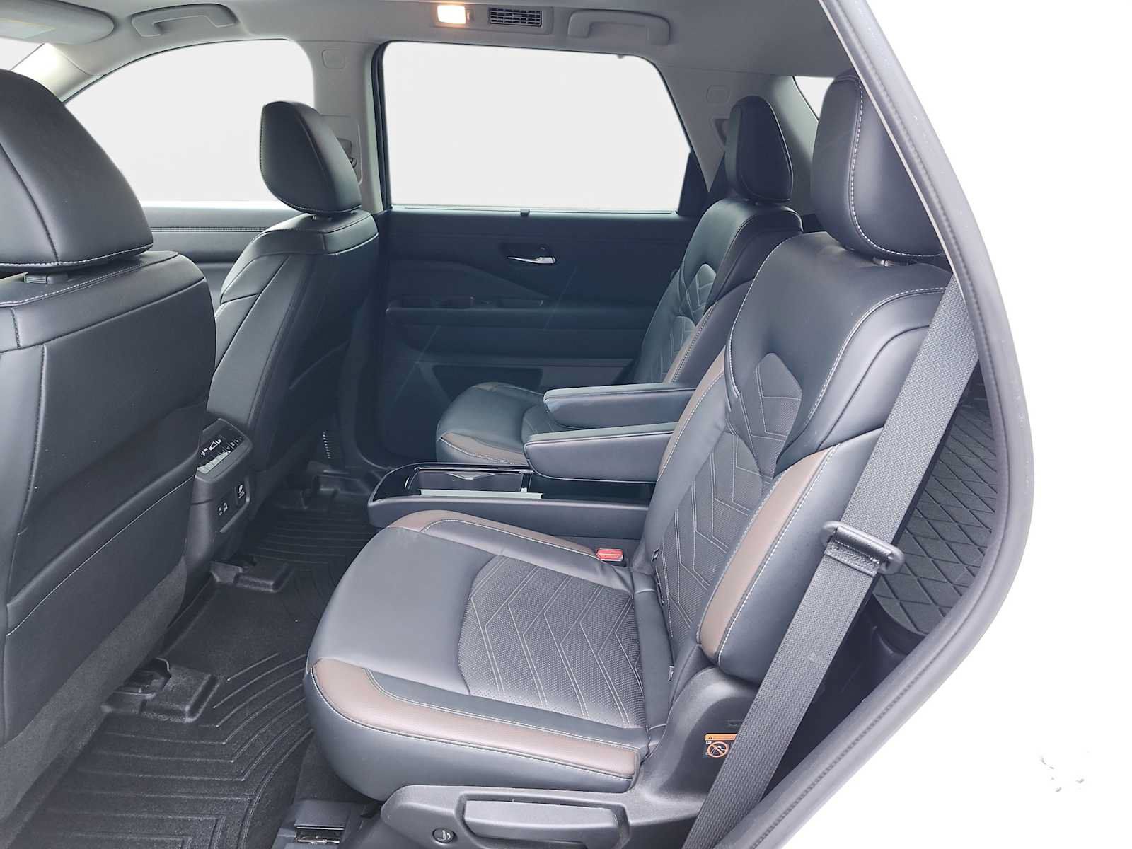 Used 2023 Nissan Pathfinder Platinum AWD/4WD image 15