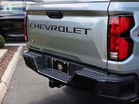 Used 2024 Chevrolet Colorado Z71 w/ Z71 Convenience Package 2 AWD/4WD image 7