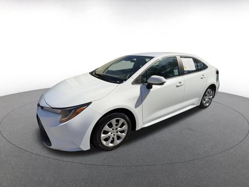 Used 2025 Toyota Corolla LE FWD image 8