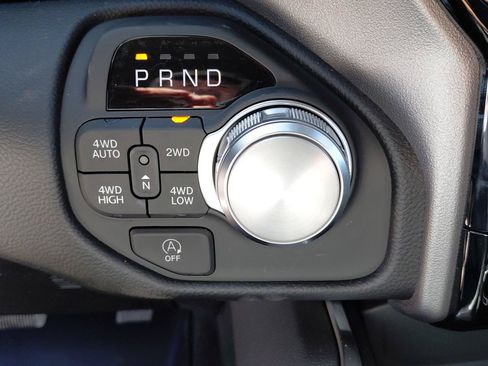 New 2026 RAM 1500 Laramie AWD/4WD image 33