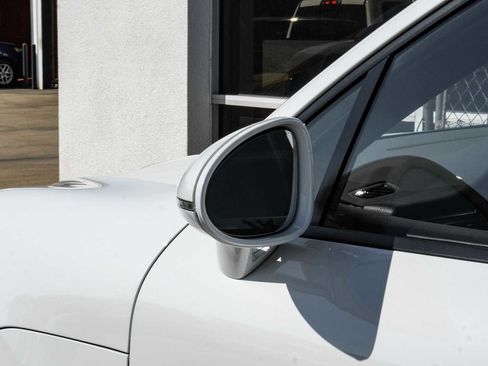 Used 2023 Porsche Macan image 40