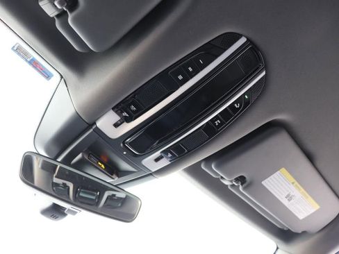 Used 2021 Porsche Cayenne image 57