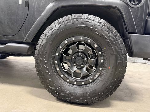 Used 2018 Jeep Wrangler Sahara w/ Connectivity Group image 6